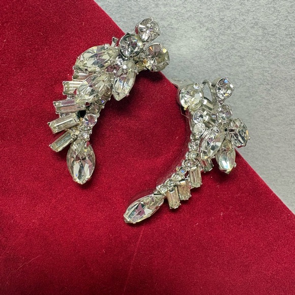 Vintage Rhinestone Earclips - Picture 4 of 7